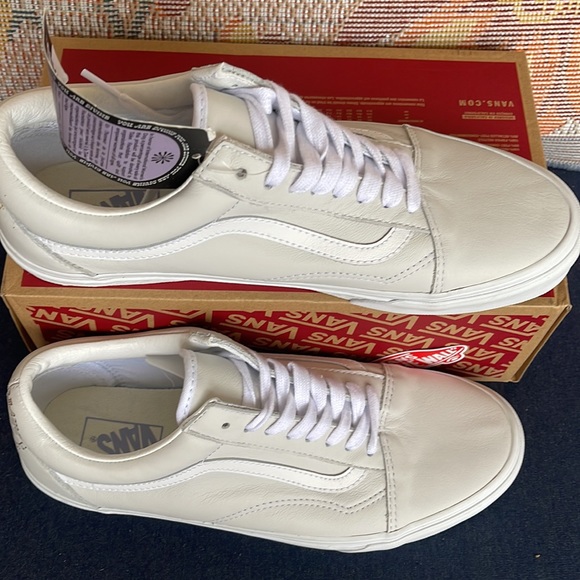 Vans WMNS Old Skool
(Divine) White/True White
VN0A5KRFBSL
Sneakers - Picture 3 of 16